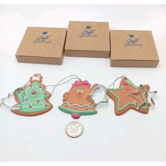 Avon Christmas Gingerbread Cookie Cutter 3 Ornaments Tree Bell Star Collectable - Picture 5 of 5